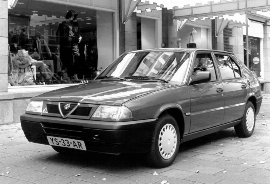  Alfa Romeo 33 (907) 1990 года  (фото 5 из 17)